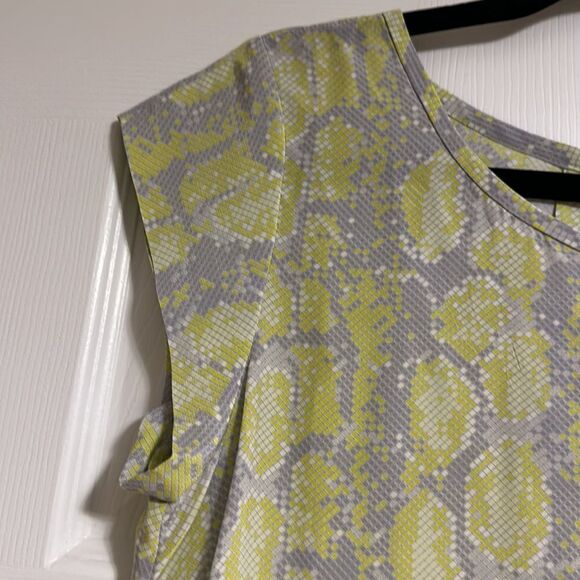 JOIE Women’s Grey & Green Geometric Print Short-sleeve Blouse Size S - Picture 3 of 5